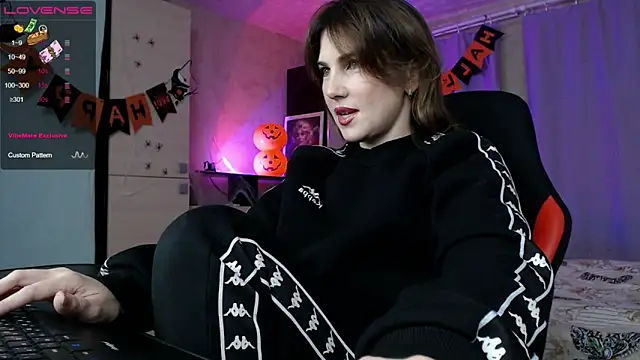 Snapshot of Daniela_Cooperr chatting on November 5, 2025, 5:02 pm Daniela Cooperr online show from November 5, 2025, 5:02 pm