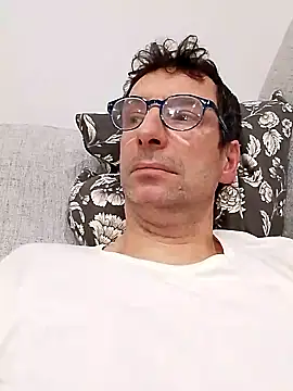 Snapshot of Anastasio33 chatting on January 8, 2025, 9:44 pm Anastasio33 online show from January 8, 2025, 9:44 pm