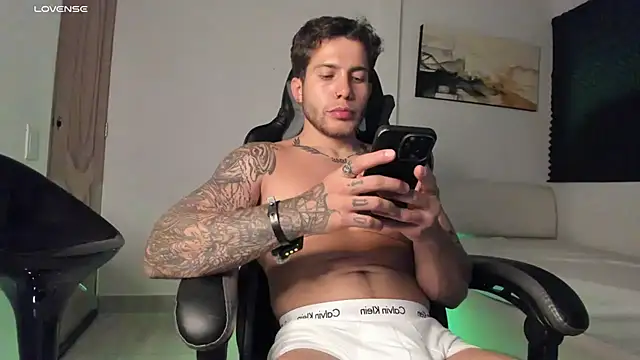 Snapshot of LucianSinclair chatting on September 14, 2025, 2:11 am LucianSinclair online show from September 14, 2025, 2:11 am