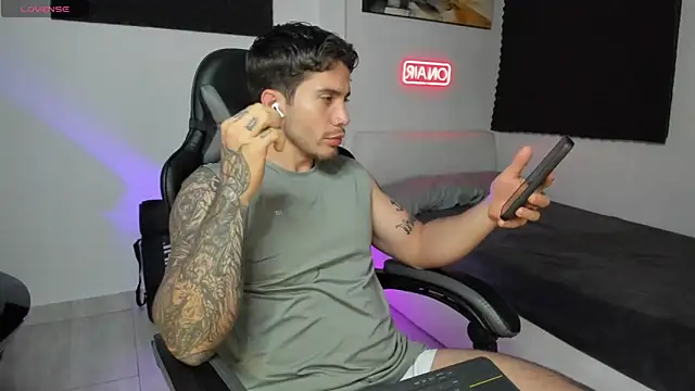 LucianSinclair online show from November 15, 2025, 3:37 am