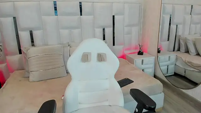 Snapshot of imkrystall chatting on November 28, 2025, 9:17 pm imkrystall online show from November 28, 2025, 9:17 pm