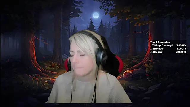 Snapshot of Lisaonthemoon chatting on December 11, 2024, 10:06 pm Lisaonthemoon online show from December 11, 2024, 10:06 pm