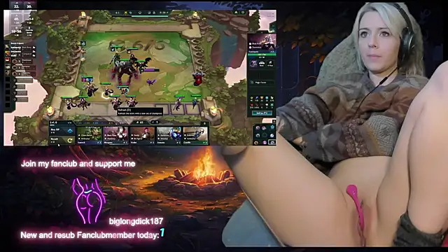 Snapshot of Lisaonthemoon chatting on December 13, 2024, 2:10 am Lisaonthemoon online show from December 13, 2024, 2:10 am