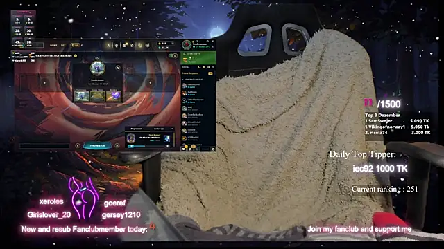Snapshot of Lisaonthemoon chatting on December 17, 2024, 2:23 am Lisaonthemoon online show from December 17, 2024, 2:23 am