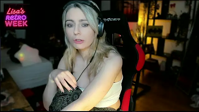 Snapshot of Lisaonthemoon chatting on February 18, 2025, 8:03 pm Lisaonthemoon online show from February 18, 2025, 8:03 pm