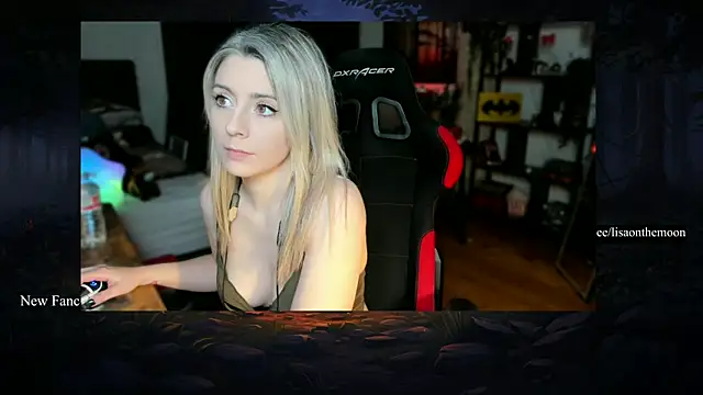 Snapshot of Lisaonthemoon chatting on March 5, 2025, 5:39 pm Lisaonthemoon online show from March 5, 2025, 5:39 pm