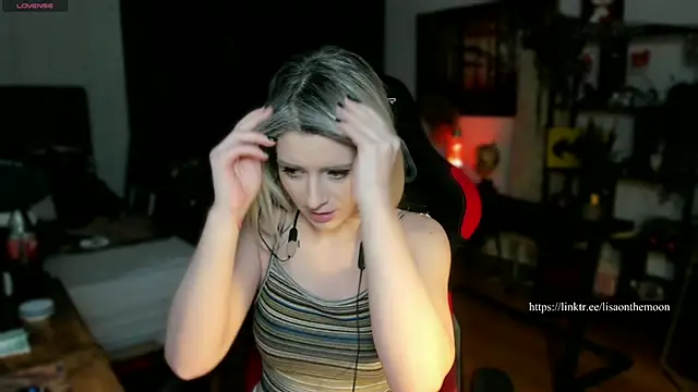 Snapshot of Lisaonthemoon chatting on March 11, 2025, 5:35 pm Lisaonthemoon online show from March 11, 2025, 5:35 pm