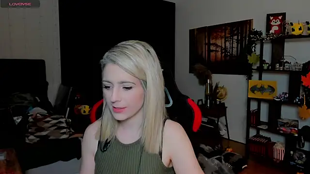 Lisaonthemoon online show from November 1, 2025, 11:40 pm