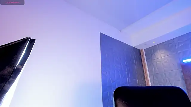 alicee smithh1 online show from November 29, 2025, 7:50 pm