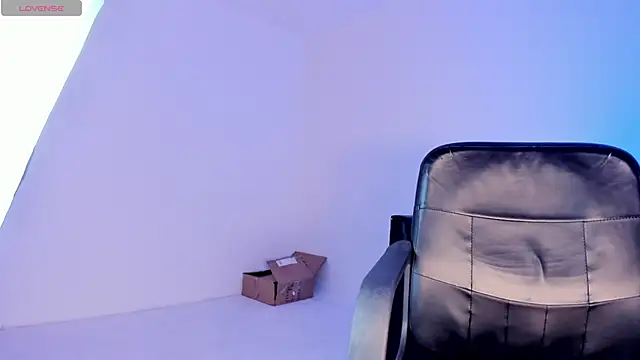 alicee smithh1 online show from December 2, 2025, 8:15 pm