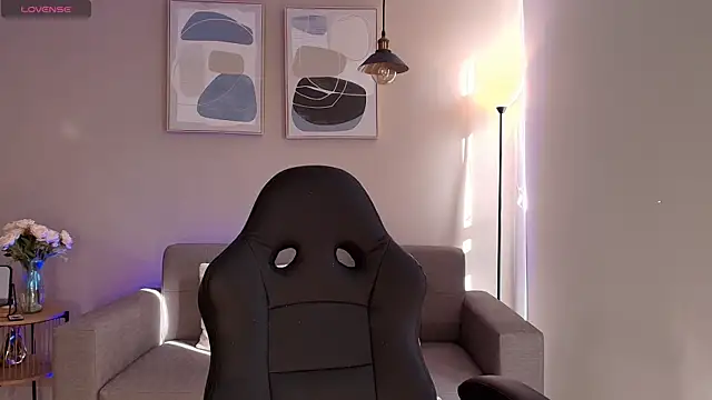 Snapshot of MirandaShaw chatting on September 19, 2025, 8:53 pm MirandaShaw online show from September 19, 2025, 8:53 pm