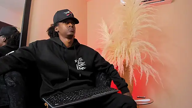 Snapshot of BRYXXXON1 chatting on February 19, 2025, 2:55 pm BRYXXXON1 online show from February 19, 2025, 2:55 pm