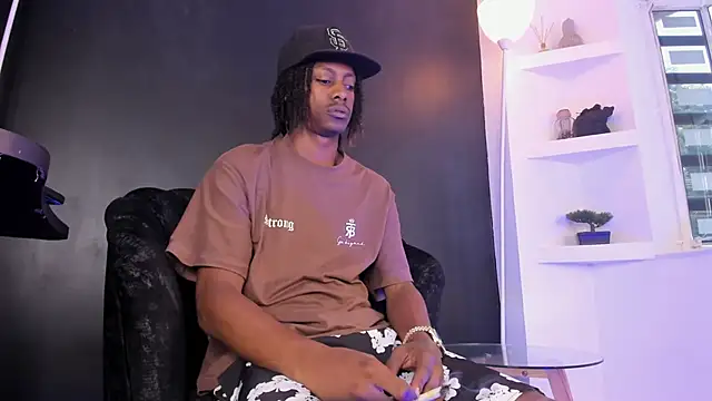 Snapshot of BRYXXXON1 chatting on March 22, 2025, 2:25 pm BRYXXXON1 online show from March 22, 2025, 2:25 pm