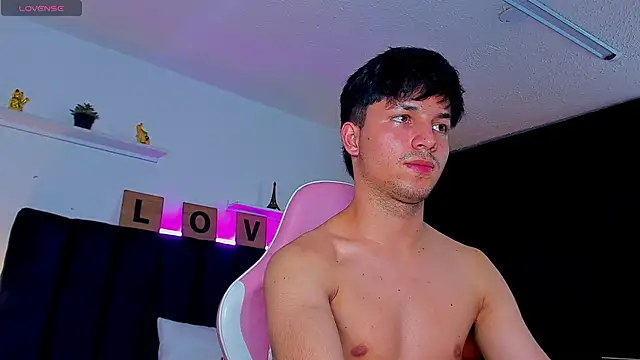 Issac james  online show from September 14, 2025, 3:27 am