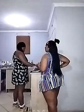 Snapshot of TheDoubleTrouble18xxx chatting on November 14, 2025, 8:40 pm TheDoubleTrouble18xxx online show from November 14, 2025, 8:40 pm