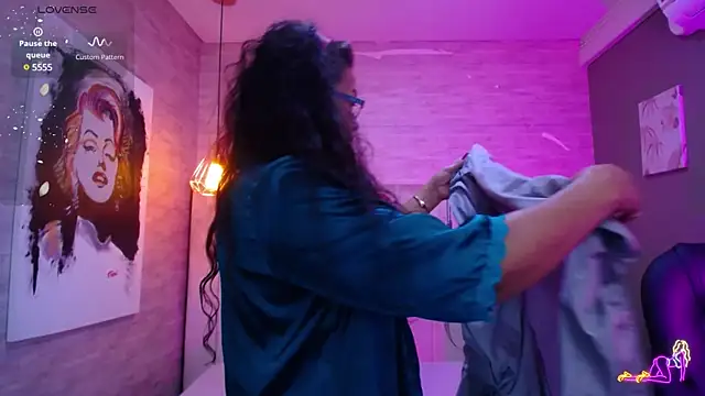 Snapshot of MaturePure chatting on February 10, 2025, 8:10 pm MaturePure online show from February 10, 2025, 8:10 pm