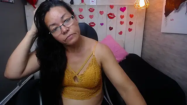 Snapshot of MaturePure chatting on March 12, 2025, 10:39 pm MaturePure online show from March 12, 2025, 10:39 pm