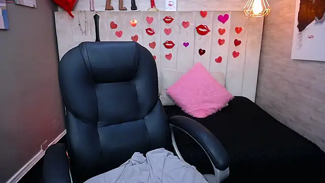 Snapshot of MaturePure chatting on March 13, 2025, 1:43 am MaturePure online show from March 13, 2025, 1:43 am