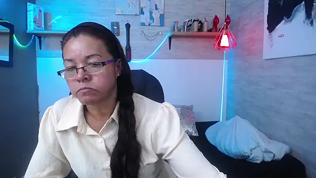 Snapshot of MaturePure chatting on September 14, 2025, 5:12 pm MaturePure online show from September 14, 2025, 5:12 pm