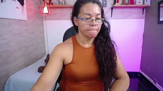 Snapshot of MaturePure chatting on October 8, 2025, 11:02 pm MaturePure online show from October 8, 2025, 11:02 pm