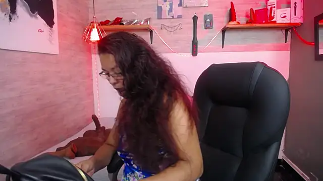 Snapshot of MaturePure chatting on October 14, 2025, 12:28 pm MaturePure online show from October 14, 2025, 12:28 pm