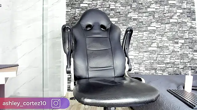 Snapshot of ashley_crotez chatting on March 17, 2025, 3:36 am ashley crotez online show from March 17, 2025, 3:36 am