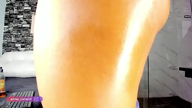 Snapshot of ashley_crotez chatting on September 24, 2025, 2:48 am ashley crotez online show from September 24, 2025, 2:48 am