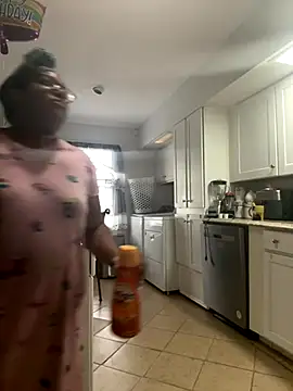 Snapshot of ebonyred chatting on October 13, 2025, 1:33 pm ebonyred online show from October 13, 2025, 1:33 pm