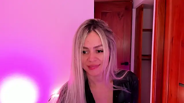 Snapshot of nicole_valencia_ chatting on November 5, 2025, 7:52 am nicole valencia online show from November 5, 2025, 7:52 am