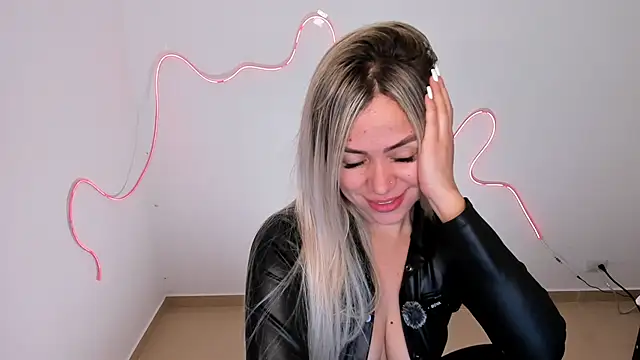 Snapshot of nicole_valencia_ chatting on November 19, 2025, 12:38 pm nicole valencia online show from November 19, 2025, 12:38 pm