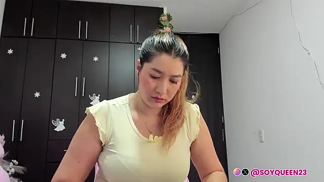 Snapshot of Soyqueen chatting on September 10, 2025, 4:56 am Soyqueen online show from September 10, 2025, 4:56 am