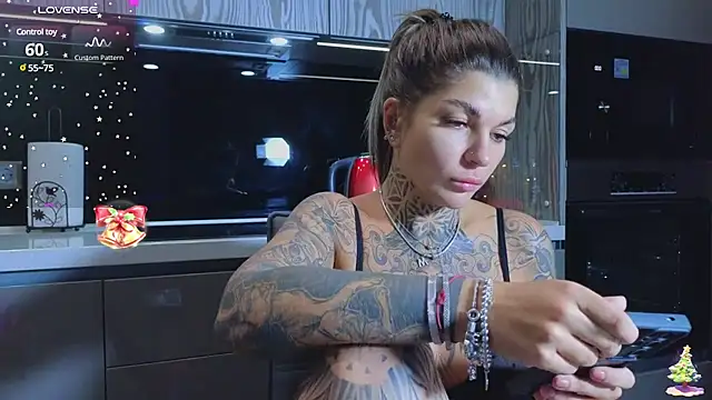 Snapshot of tattooedBabyy chatting on January 2, 2025, 2:57 pm tattooedBabyy online show from January 2, 2025, 2:57 pm