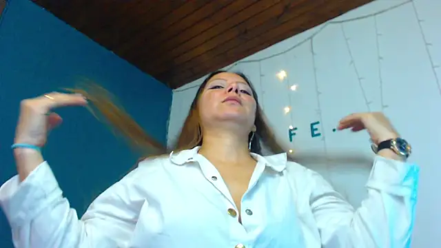 Snapshot of camila_delarosa chatting on December 27, 2024, 12:23 pm camila delarosa online show from December 27, 2024, 12:23 pm