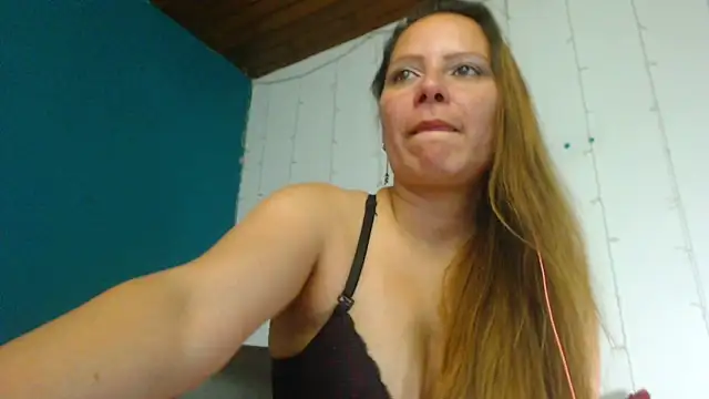 Snapshot of camila_delarosa chatting on January 10, 2025, 6:38 pm camila delarosa online show from January 10, 2025, 6:38 pm