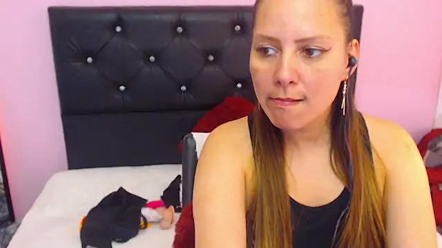 Snapshot of camila_delarosa chatting on February 25, 2025, 6:31 pm camila delarosa online show from February 25, 2025, 6:31 pm