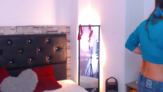 Snapshot of camila_delarosa chatting on February 27, 2025, 12:56 pm camila delarosa online show from February 27, 2025, 12:56 pm