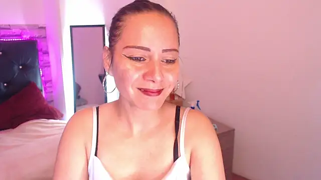 Snapshot of camila_delarosa chatting on September 19, 2025, 4:18 pm camila delarosa online show from September 19, 2025, 4:18 pm