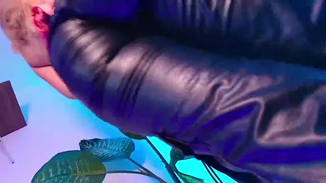 Dalila Thoms online show from November 8, 2025, 10:48 am