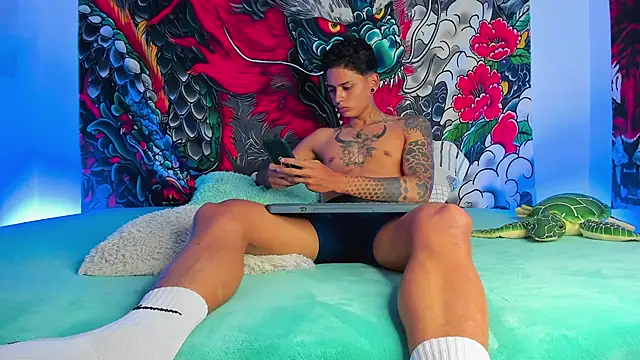 Maxi Gray online show from November 12, 2025, 6:14 am