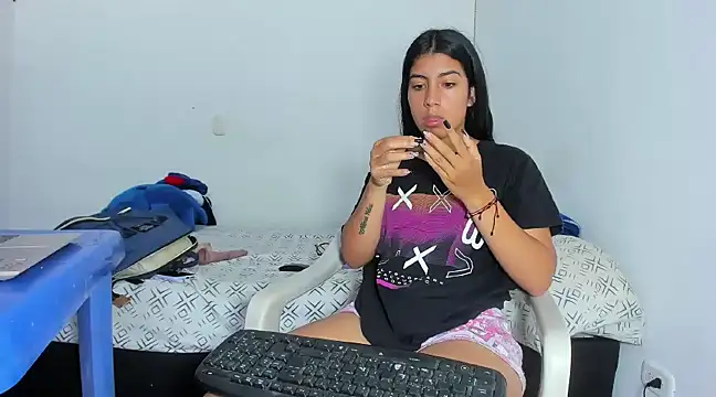 Snapshot of skinnyanai2 chatting on December 9, 2024, 2:49 pm skinnyanai2 online show from December 9, 2024, 2:49 pm