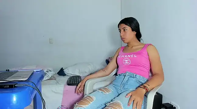 Snapshot of skinnyanai2 chatting on January 21, 2025, 10:19 pm skinnyanai2 online show from January 21, 2025, 10:19 pm