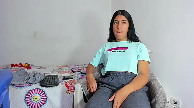 Snapshot of skinnyanai2 chatting on February 13, 2025, 5:54 pm skinnyanai2 online show from February 13, 2025, 5:54 pm