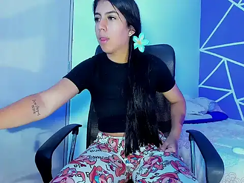 Snapshot of skinnyanai2 chatting on October 4, 2025, 2:37 pm skinnyanai2 online show from October 4, 2025, 2:37 pm