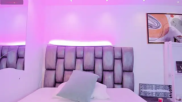 martina mancini online show from September 24, 2025, 1:36 pm