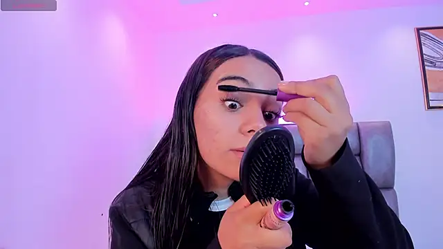 martina mancini online show from December 17, 2025, 11:27 am