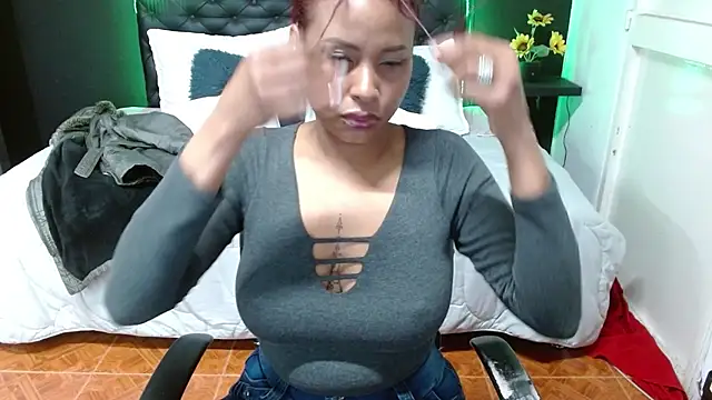 Dominik girl online show from February 19, 2025, 6:33 am