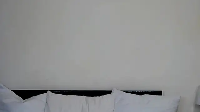 Snapshot of GiseleReine chatting on December 16, 2024, 10:18 am GiseleReine online show from December 16, 2024, 10:18 am