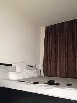 Snapshot of GiseleReine chatting on March 22, 2025, 5:52 pm GiseleReine online show from March 22, 2025, 5:52 pm