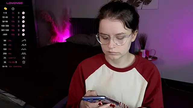 Snapshot of reb_luvng chatting on December 5, 2024, 2:55 pm reb luvng online show from December 5, 2024, 2:55 pm
