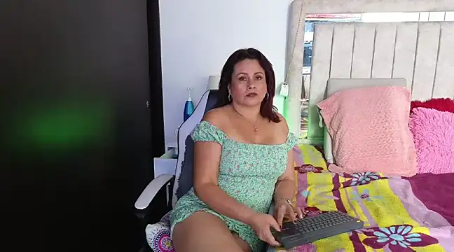 Snapshot of Kaily_jonness chatting on February 17, 2025, 8:26 pm Kaily jonness online show from February 17, 2025, 8:26 pm